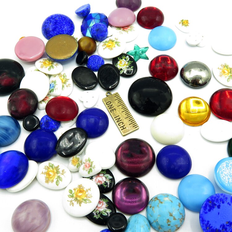 Mix of Glass and Plastic Cabochons (CB502) (8x)