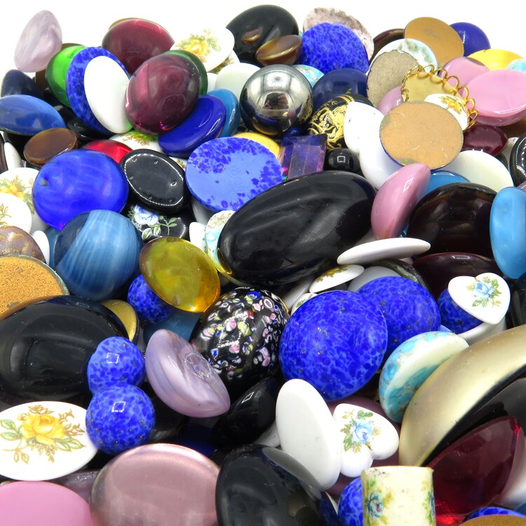 Mix of Glass and Plastic Cabochons (CB502) (8x)