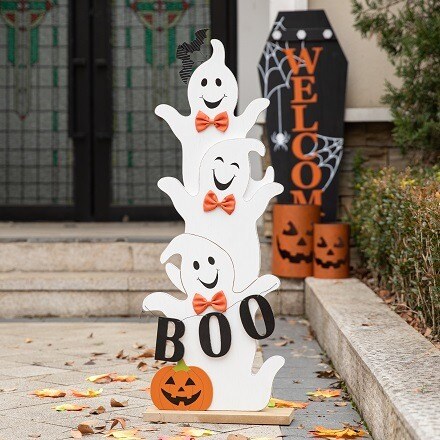 Ghost porch decorations with a "Boo" sign