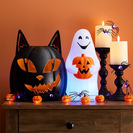 Tabletop Lighting: Cat and ghost lanterns, with a pumpkin decor garland