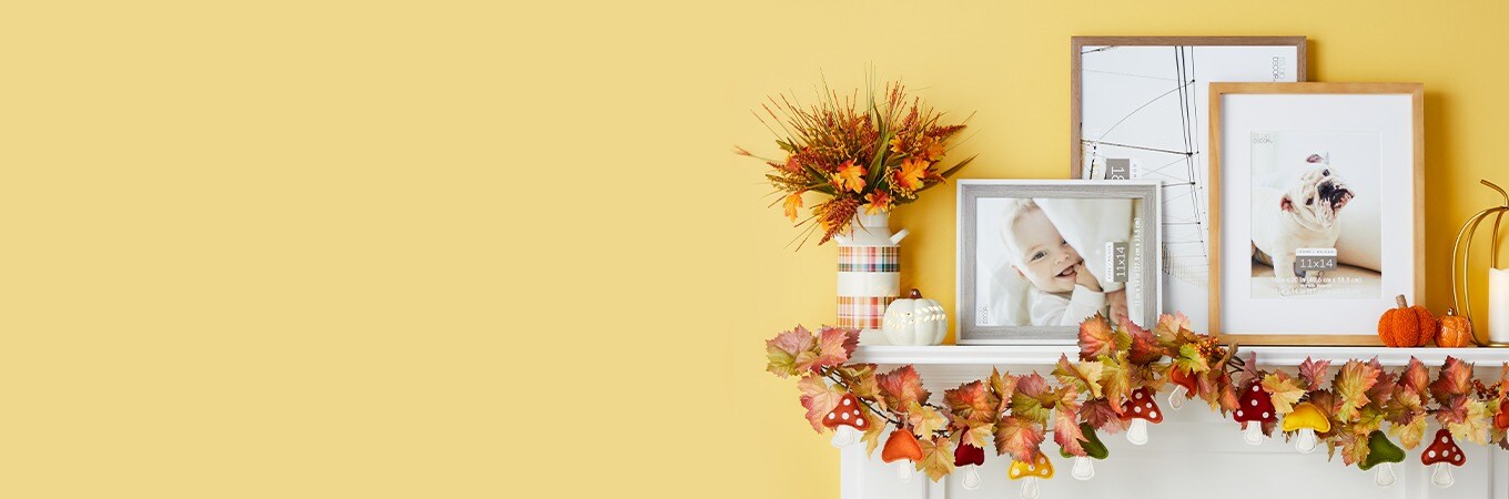 Pumpkin Patch collection: Decorative garland with fall leaves in orange and yellow colors in a mantel