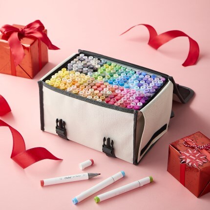 Ohuhu Marker set on pink background