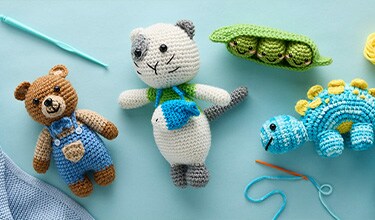 bear, cat and dinosaur crochet kit animals with blue background