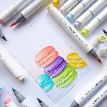 markers with drawing of stacked macrons