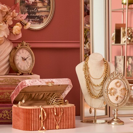 Fall decor in pink romantic design
