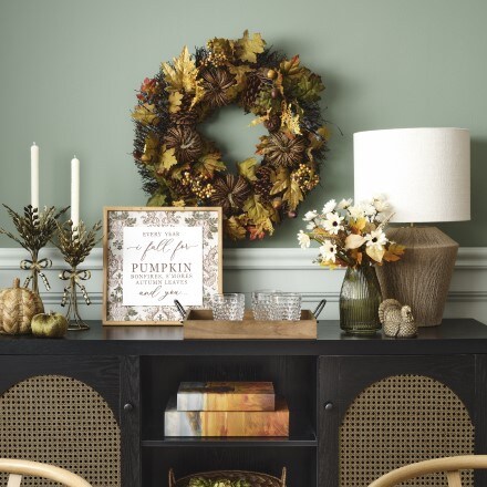 Thanksgiving Decor: wreaths and tabletop decor fall inspired