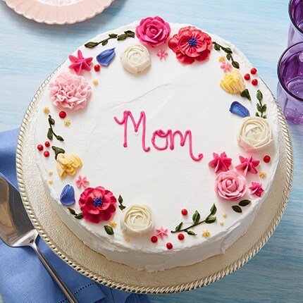 Cake with Mom written on it