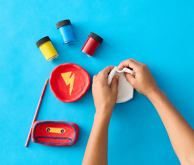 Image of a clay dish with painting supplies