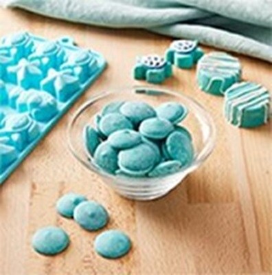 blue candy melts in clear bowl