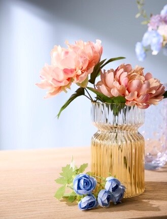 ombre yellow ribbed glass vase with pink flowers on table