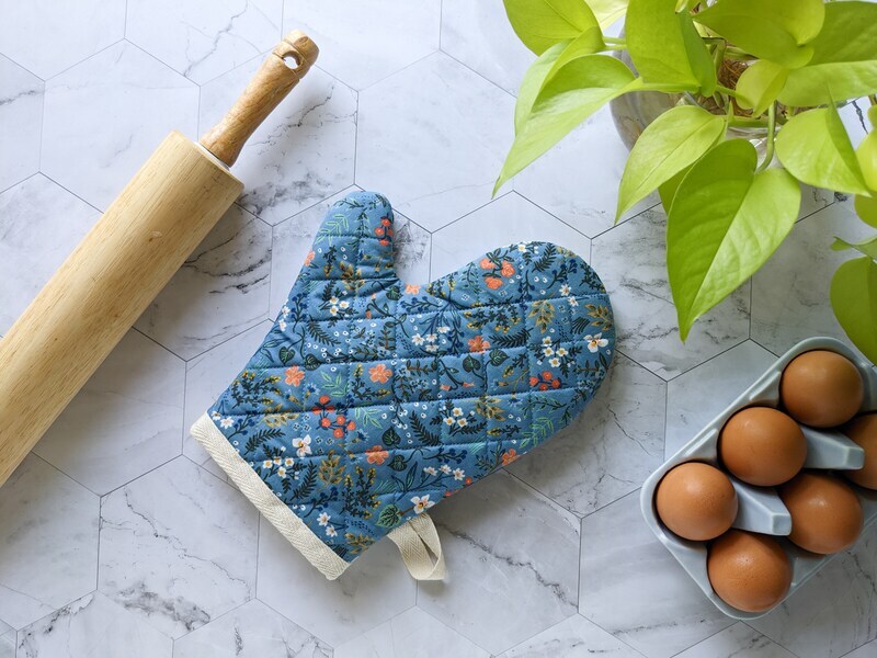 Floral oven mitt