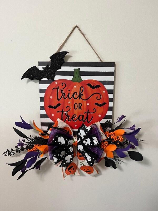 trick or treat wall hanging