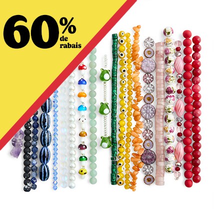 Perles enfilées disposées en rangées dans l'ordre de l'arc-en-ciel.