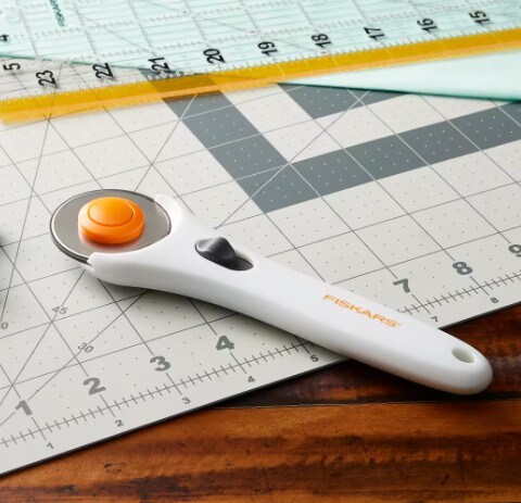 fiskars rotary cutter