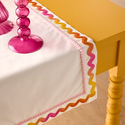ric rack trim on table runner