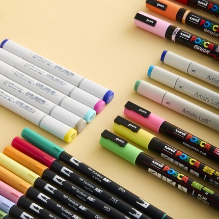 assorted colors markers
