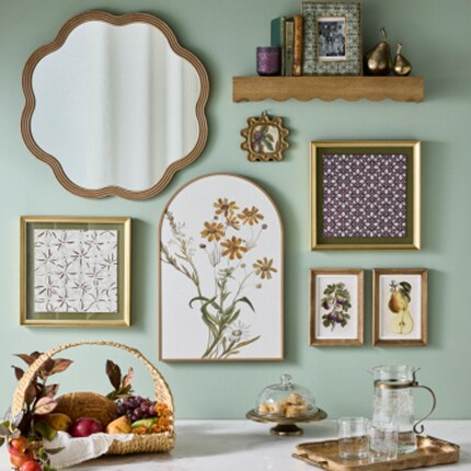 Fall wall decor pictures and mirrors with dried flowers