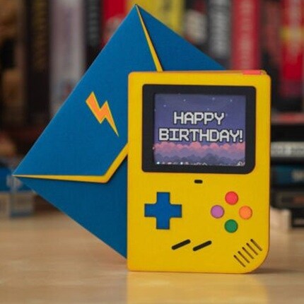 Retro-Gamer-Shaker-Card-3D-Paper-Crafts-59654-1-1-580x387.jpg