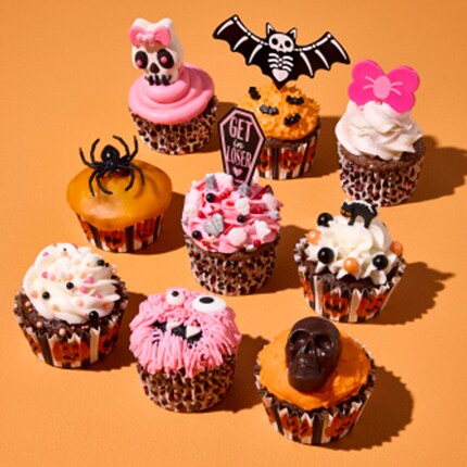 halloween cupcakes with pink, orange and black icig with bats and bows
