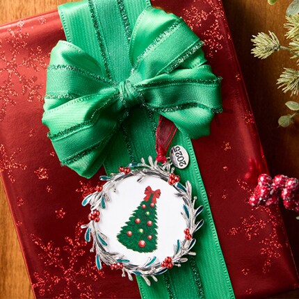 holidiy-ornament-frame.png