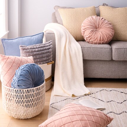 Pillows & Throws