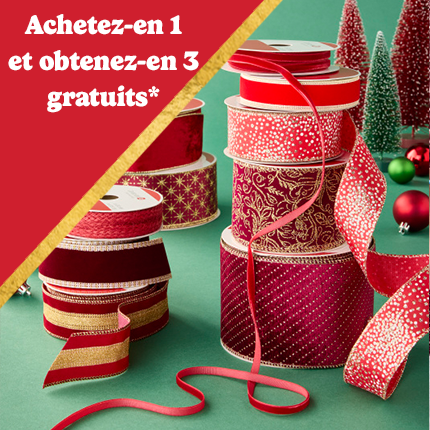 Bobines empilées de ruban décoratif rouge avec "Achetez 1, Obtenez 3 Gratuits" en texte blanc sur un triangle rouge.