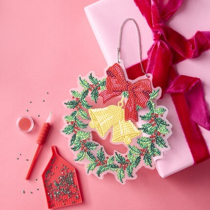 creating finished purple and pink hydrangea flowers square diamond art kit