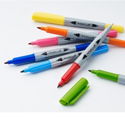 Dual tip markers in multiple colors