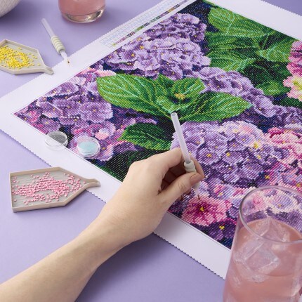 creating finished purple and pink hydrangea flowers square diamond art kit