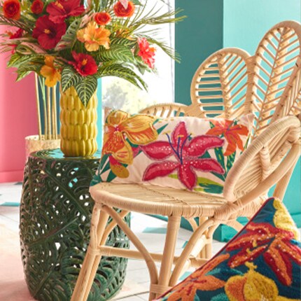 Hothouse decor side table with banana candle and parrot tabletop decor with a lamp
